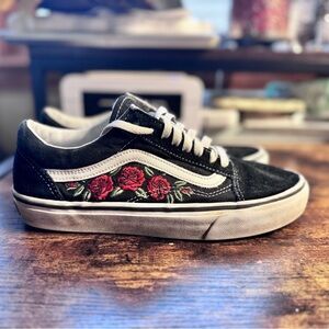 Vans Old Skool Rose Embroidered Black Sneakers Size 8